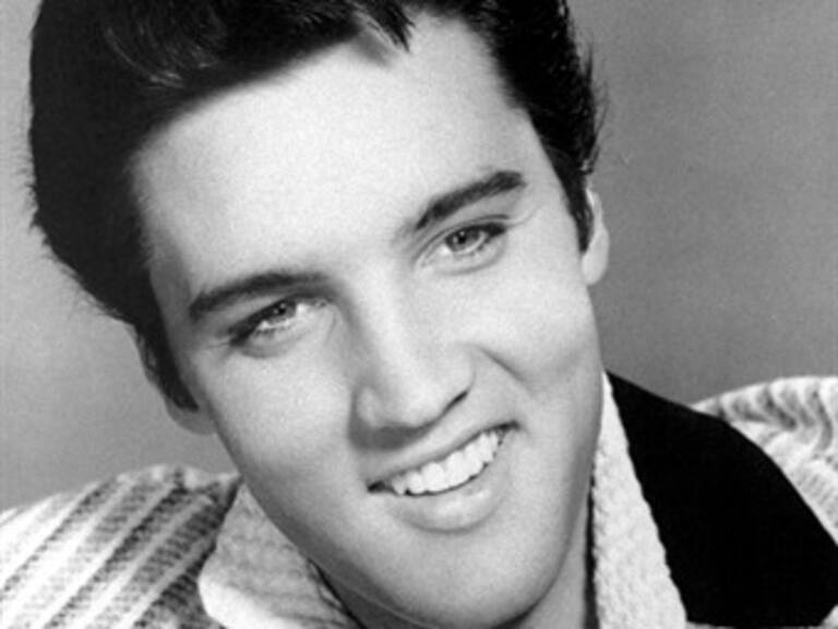 Recuerdan miles de seguidores a Elvis Presley