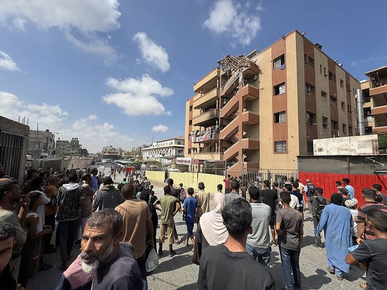 Israel atacó el hospital Nasser y deja 15 personas muertas, entre ellas cuatro periodistas.