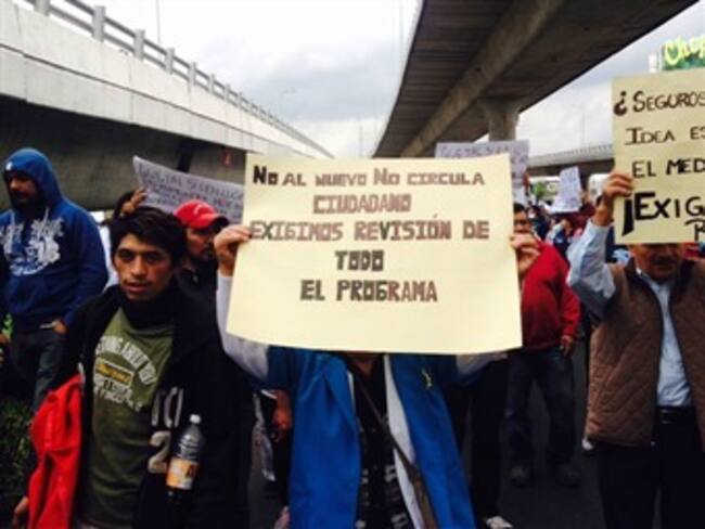 Intenso tráfico en Periférico ante protestas por Nuevo Hoy No Circula