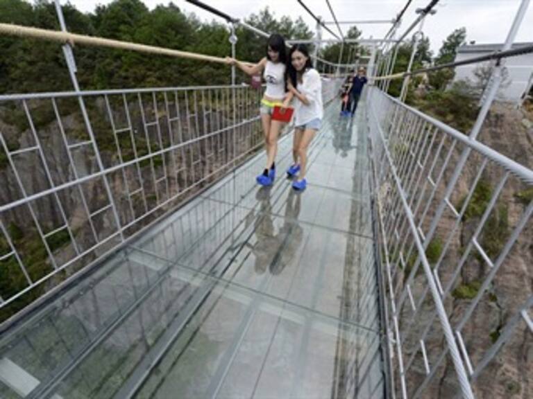 El puente colgante de cristal más largo del mundo