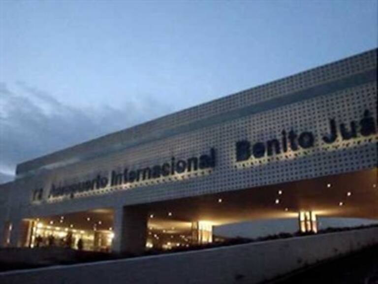Llegan mexicanos repatriados de Japón