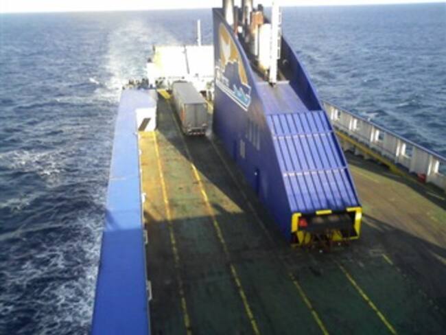 Desaparecen tras hundirse un barco en costas de México