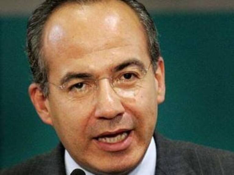 Problema de salud, ya no es privilegio: Calderón