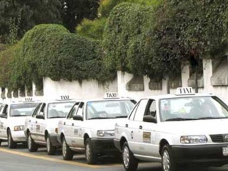 Balean sitio de taxis en Morelos
