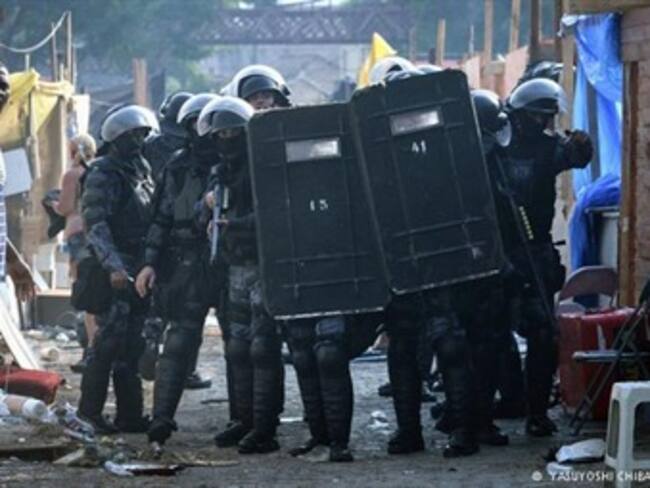 Desalojan a 800 inmigrantes del norte de Francia