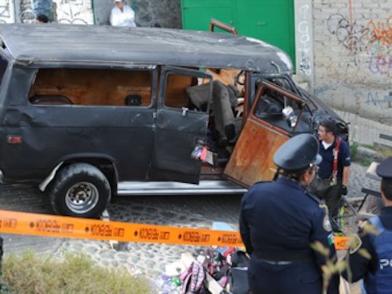 Muere niño en choque de transporte escolar