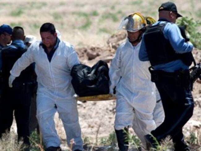 Hallan dos cuerpos en fosa clandestina de Guerrero