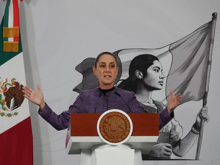 La UIF ha permitido inmovilizar 5 mil millones de pesos, tras validarse la facultad de bloqueo sin orden judicial en ciertos casos; defiende la presidenta a la Unidad. FOTO: ROGELIO MORALES/CUARTOSCURO.COM