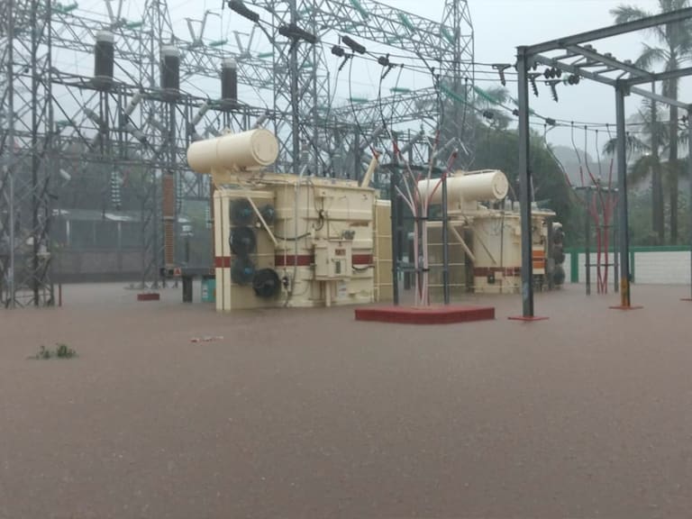 MX- La CFE trabaja para restablecer el suministro en Guerrero tras las afectaciones por el huracán Simón