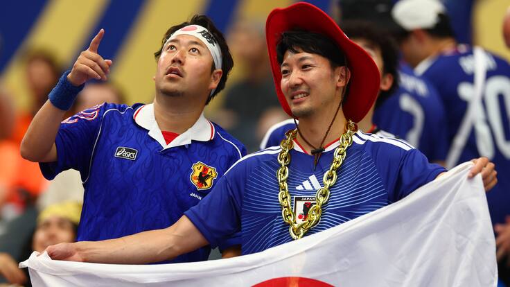 Aficionados japoneses ponen el ejemplo en el Mundial 2026; sorprenden al limpiar el estadio tras el debut de su selección ante Países Bajos