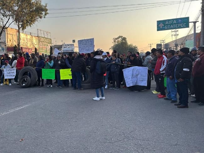 Integrantes del SUTEYM desquician el tráfico, bloquean vías de acceso a Ecatepec