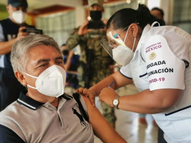 Inicia campaña de vacunación a maestros en Campeche
