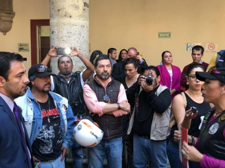 Motociclistas se manifiestan a las afueras del Congreso