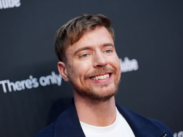 El youtuber recibió un botón por parte del CEO de la plataforma tras alcanzar una cifra que supera más de tres veces la población de nuestro país.