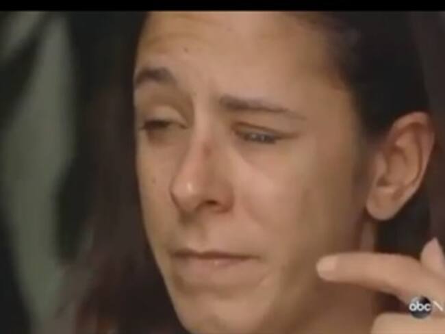 Por error se pone pegamento en vez de gotas para los ojos