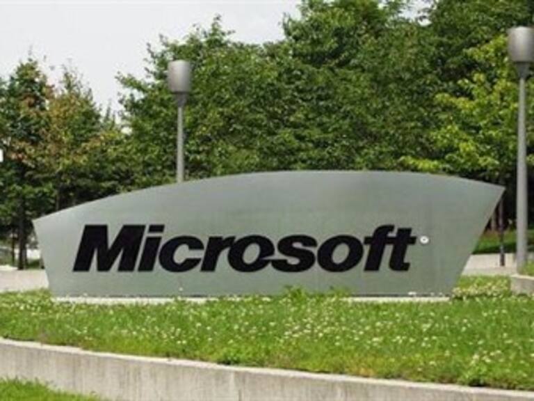 Congela Microsoft salario de directivos