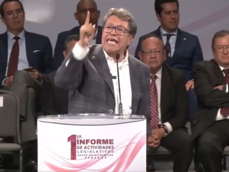 Abuchean a Ricardo Monreal; “calmen su furia”, responde