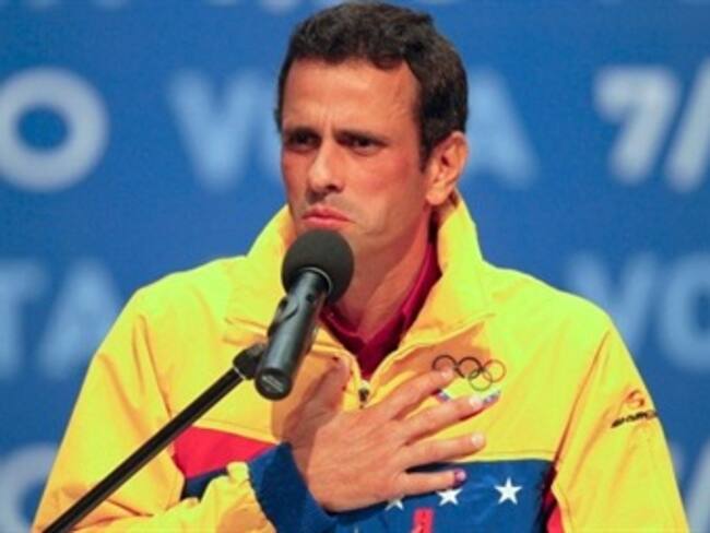 Inscribe Capriles su candidatura a gobernador en el estado Miranda