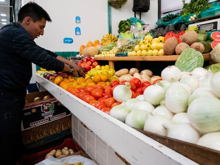 Inlación afecta precios de alimentos como: jitomate, papa y otros tubérculos.
