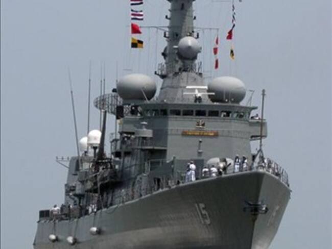 Avanzan buques de guerra de EU hacia Libia