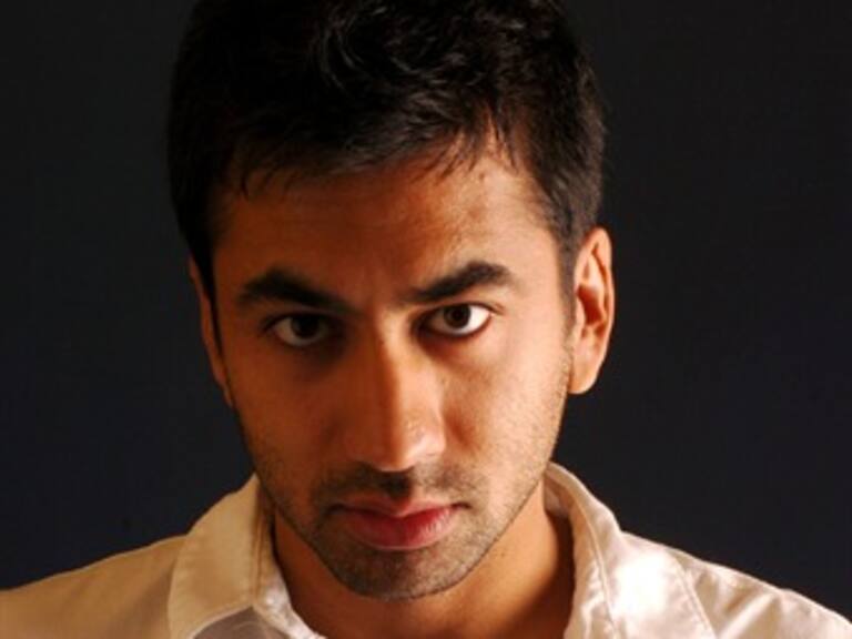 Abandona Kal Penn serie 'House' para trabajar en la Casa Blanca
