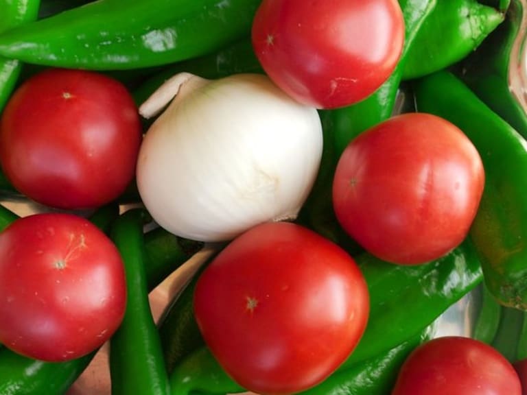 ¡Precio del tomate a los cielos! ¿Cómo afecta la inflación en México en el bolsillo de las familias?