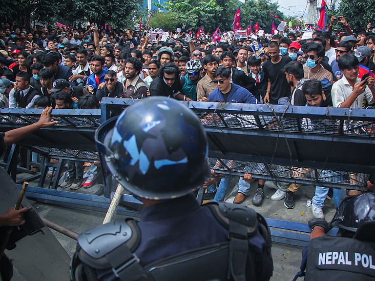 Enfrentamientos entre jóvenes de la Generación Z y la policía en Nepal.