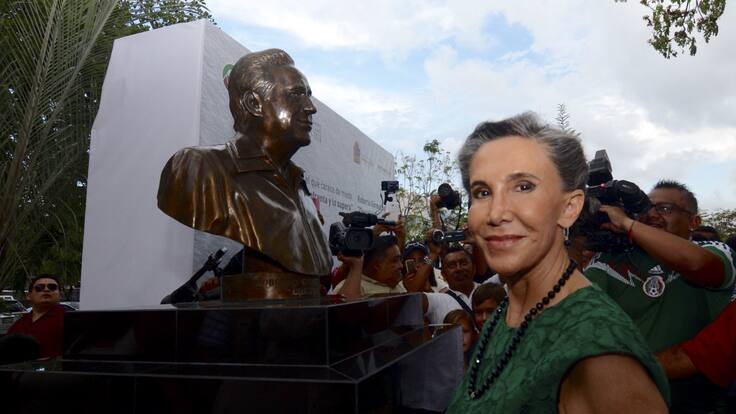 Estatua de Florinda Meza es resguardada por la Guardia Nacional tras polémica por la serie de Chespirito