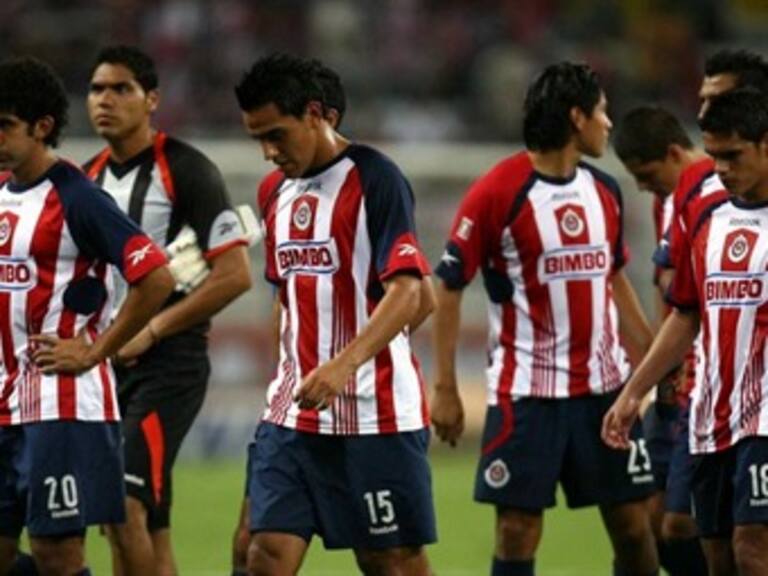 Asumen interinos mando en Chivas