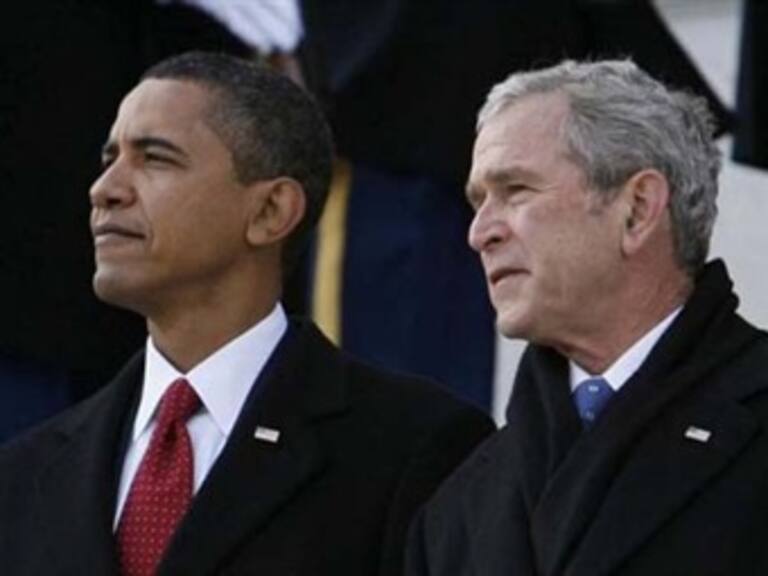 Obama critica políticas económicas de George W. Bush