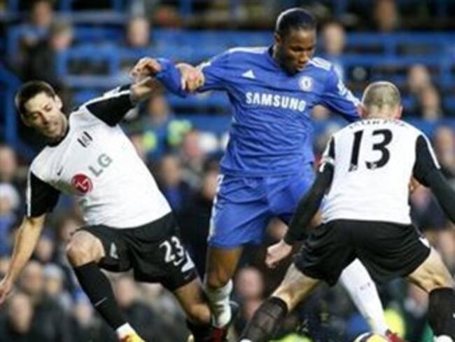 Chelsea vence 2-1 a Fulham y termina como líder de la Premier