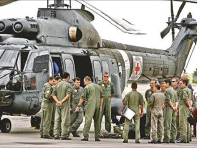 Viaja helicóptero brasileño para recoger a rehenes de FARC