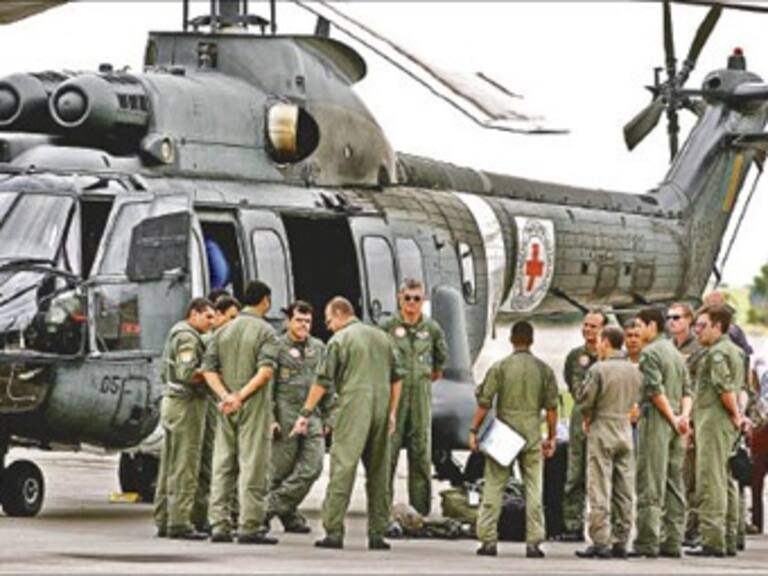 Viaja helicóptero brasileño para recoger a rehenes de FARC