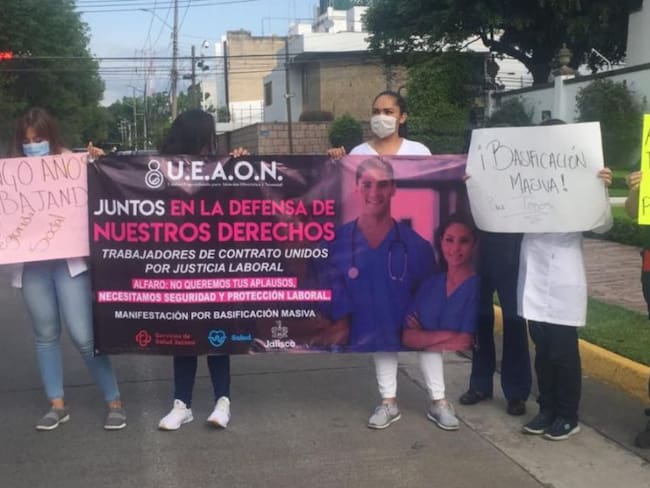 Médicos y enfermeras se manifestaron en Casa Jalisco