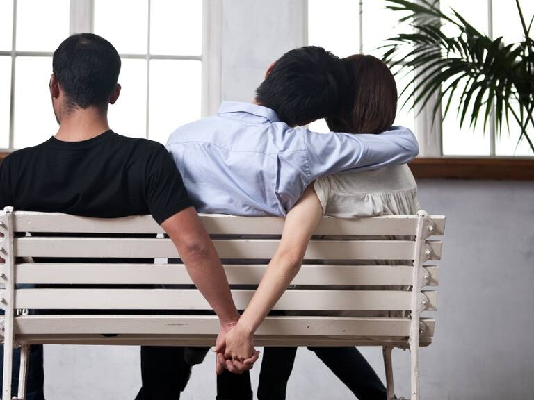 ¿Qué hacer si te atrae otra persona, teniendo pareja?