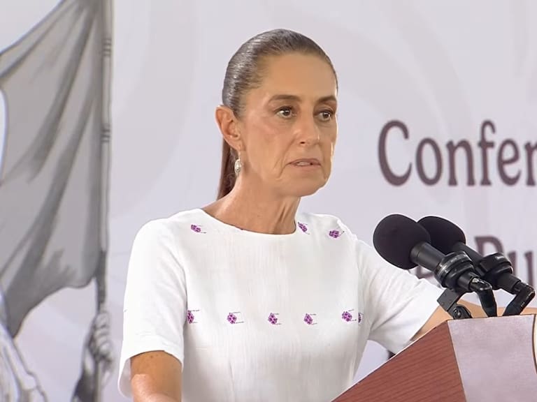 La presidenta informó ante los bloqueos de la CNTE en la Ciudad de México que no habrá desalojos y que el gobierno federal continuará las mesas de diálogo para buscar una solución.