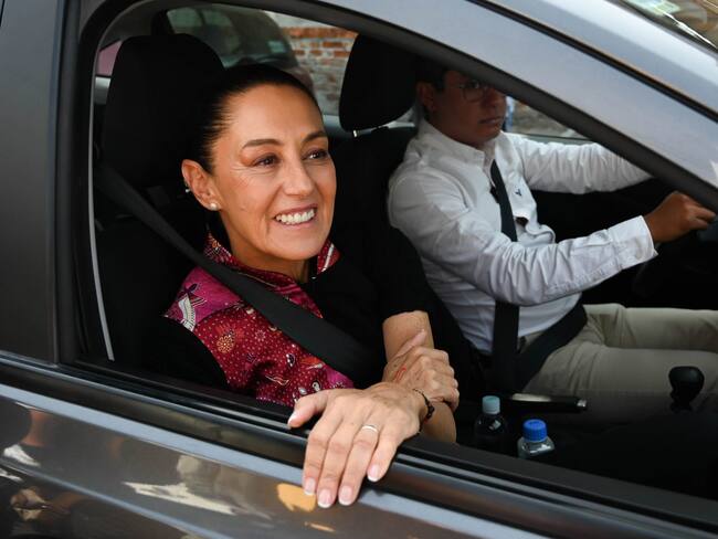 Anuncia Sheinbaum reunión con CCE