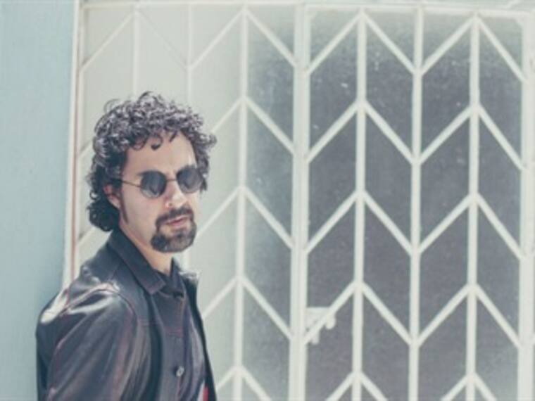 Líber Terán presenta 'Cantante Solitario'