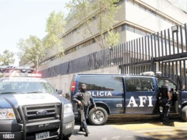 Protestan habitantes de Michoacán frente a SIEDO