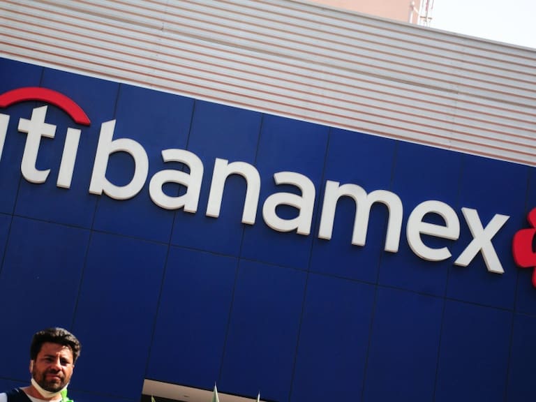 Se baja Carlos Slim y su grupo Inbursa del proceso de compra de Banamex