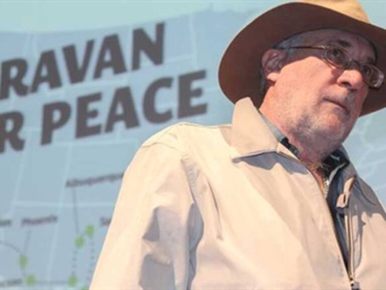 Caravana por la Paz se encuentra con mexicanos en puente fronterizo de Laredo