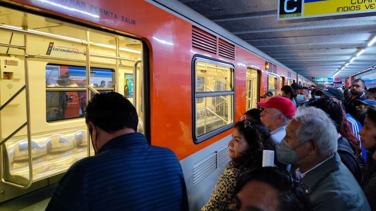Convoy del Metro arrolla a dos personas en estación Hidalgo