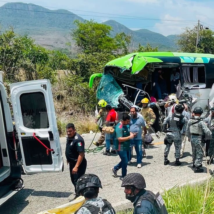 Camión de la Guardia Nacional choca con autobús en Chiapas; deja una menor sin vida