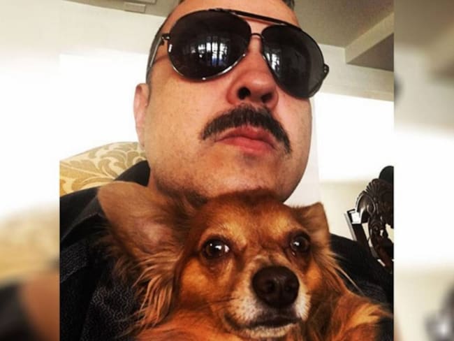 Pepe Aguilar culpa a aerolínea por la muerte de su mascota