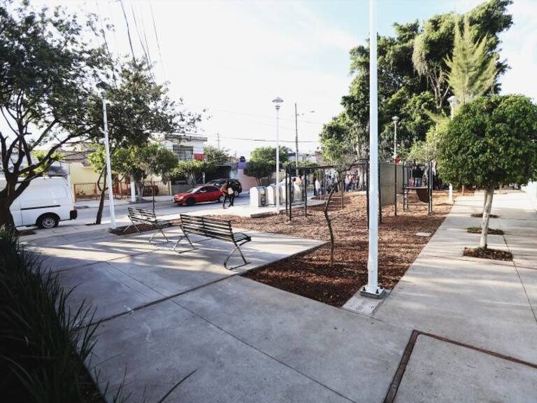 Entregan obras de repavimentación en la calle Othón Blanco