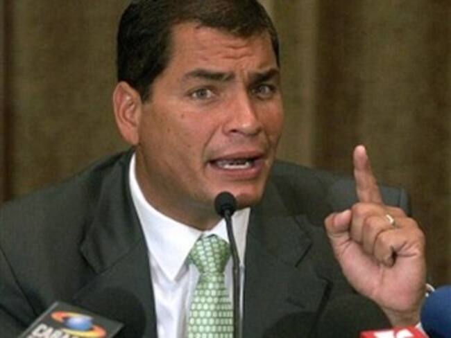 Advierte Correa que impedirá grupos paramilitares en Ecuador