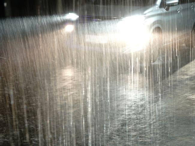 Los 5 errores que debes evitar al conducir bajo la lluvia para prevenir accidentes