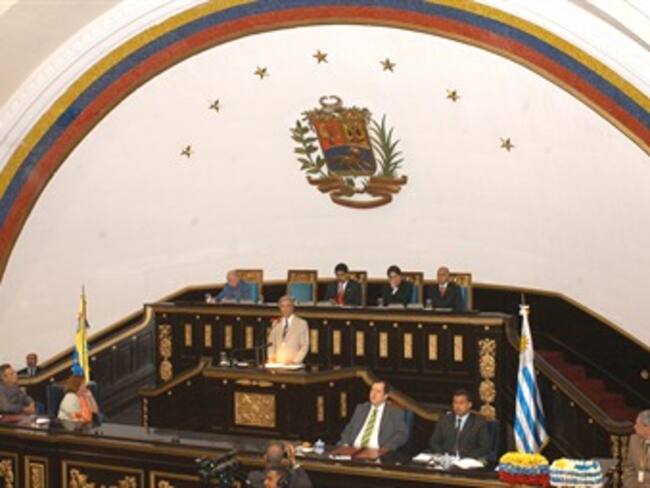Arrebata oposición mayoría calificada a Chávez en el Congreso