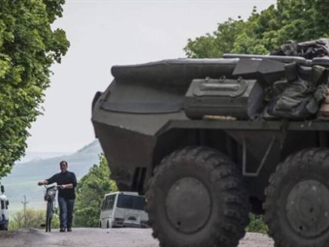 Intenta Rusia entregar armamento pesado a separatistas en Ucrania: EUA