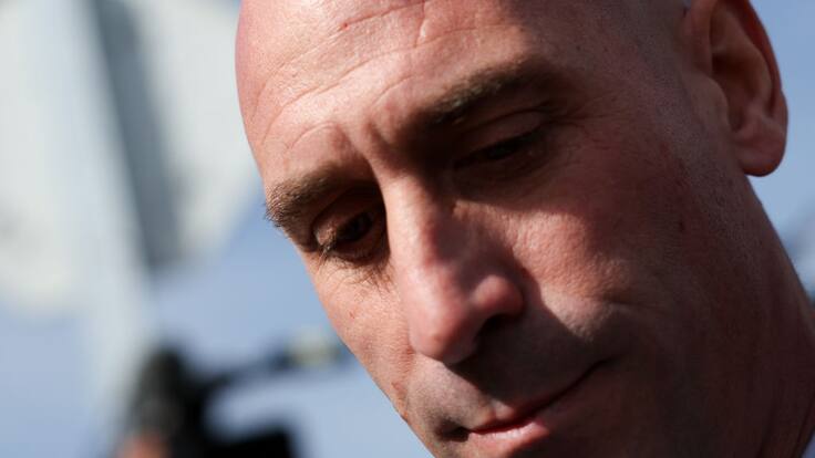 Imponen multa de más de 200 mil pesos y restricción a Luis Rubiales tras caso Jenni Hermoso